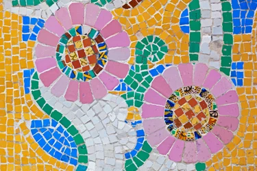 Barcelona, Spanien. Mosaikarbeit an der Fassade des Palau de la Música Catalana. Modernistisches Gebäude von Lluís Domènech i Montaner. Palast der katalanischen Musik.